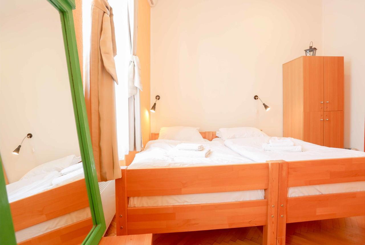 Pigeon Square Rooms ซาราเยโว ภายนอก รูปภาพ